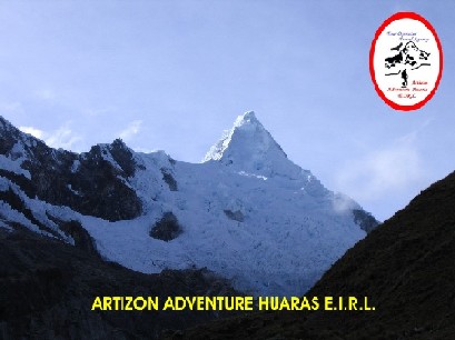 PIRAMIDE DEL NEVADO ALPAMAYO